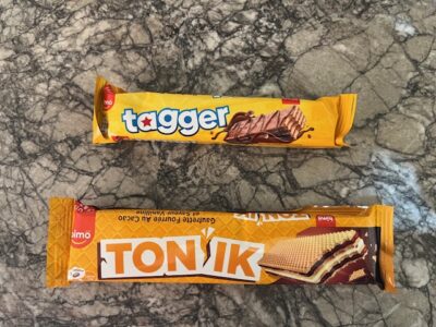 モロッコの1ディルハムお菓子。TaggerとTONIKのチョコバーで、ばらまき土産として購入している定番品