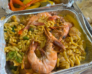 モロッコ滞在中に利用したローカルのテイクアウト料理。パエリアのようなもの