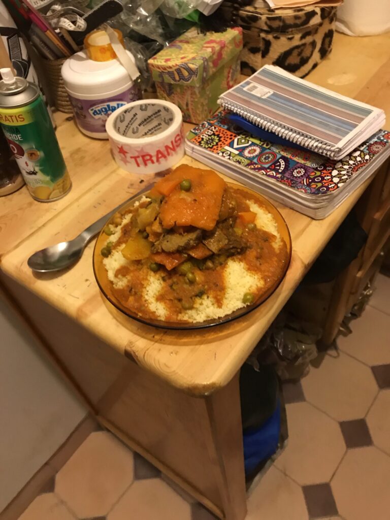 エッサウィラで出会ったお店のお姉さんのクスクス｜現地の人のランチを分けてもらった思い出