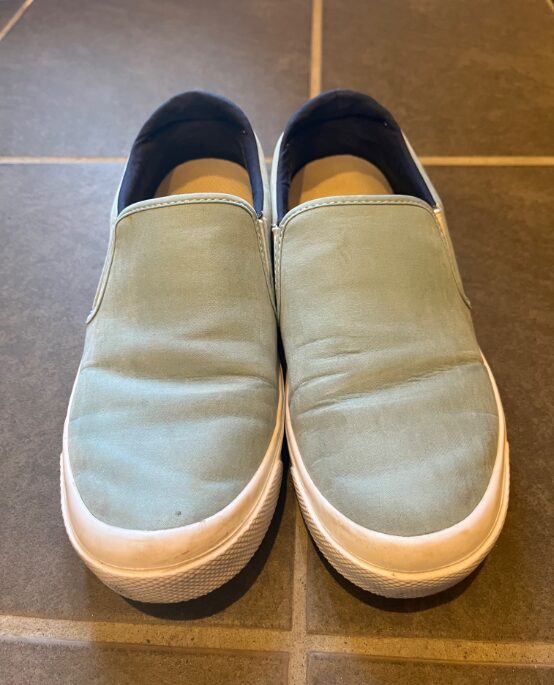 モロッコ旅行で履いていたコロンビアの防水スリッポン正面