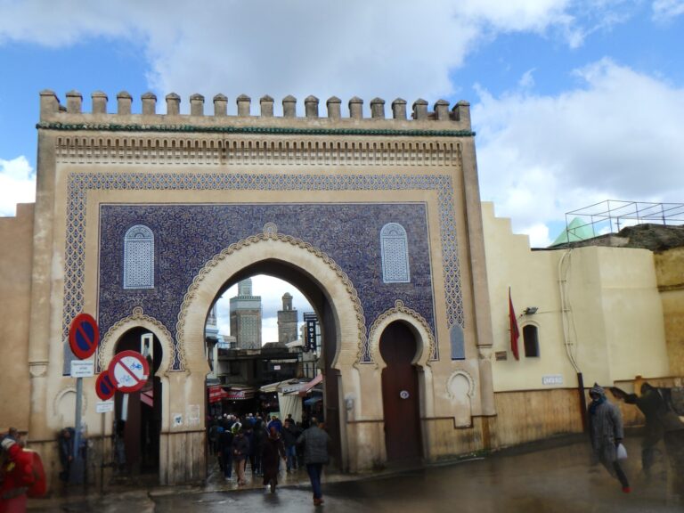 フェズ旧市街の入口ブー・ジュルード門（Blue Gate Fez）