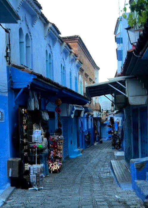 シャウエン旧市街の青い路地風景（Chefchaouen モロッコ青い街）