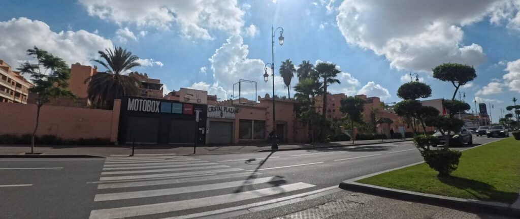 マラケシュの信号付き横断歩道（Marrakech, Morocco）