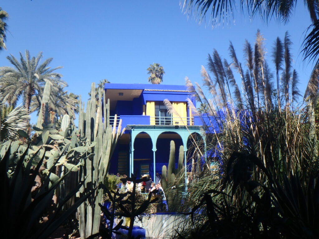 マラケシュのマジョレル庭園 マジョレルブルーの建物|Jardin Majorelle blue building Marrakech Morocco