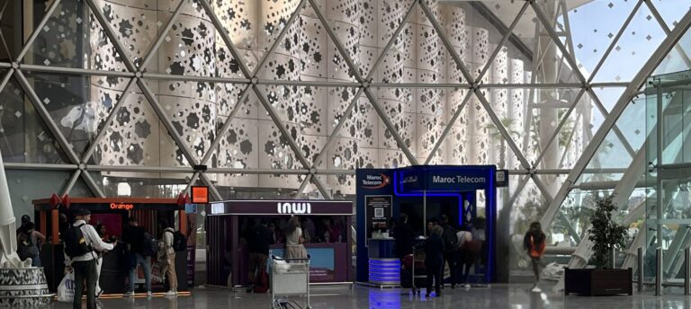 モロッコ・マラケシュ空港のSIMカードショップ（Orange・Inwi・Maroc Telecom）