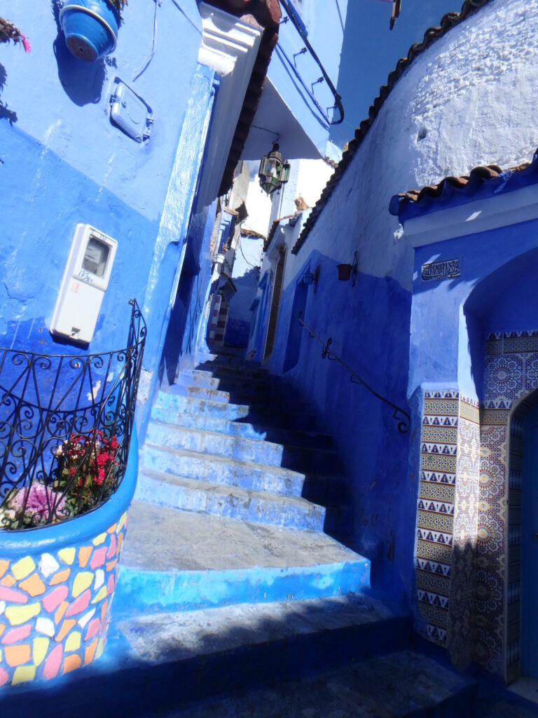 モロッコの青い街シャウエンの路地と階段｜Blue streets and stairs of Chefchaouen Morocco