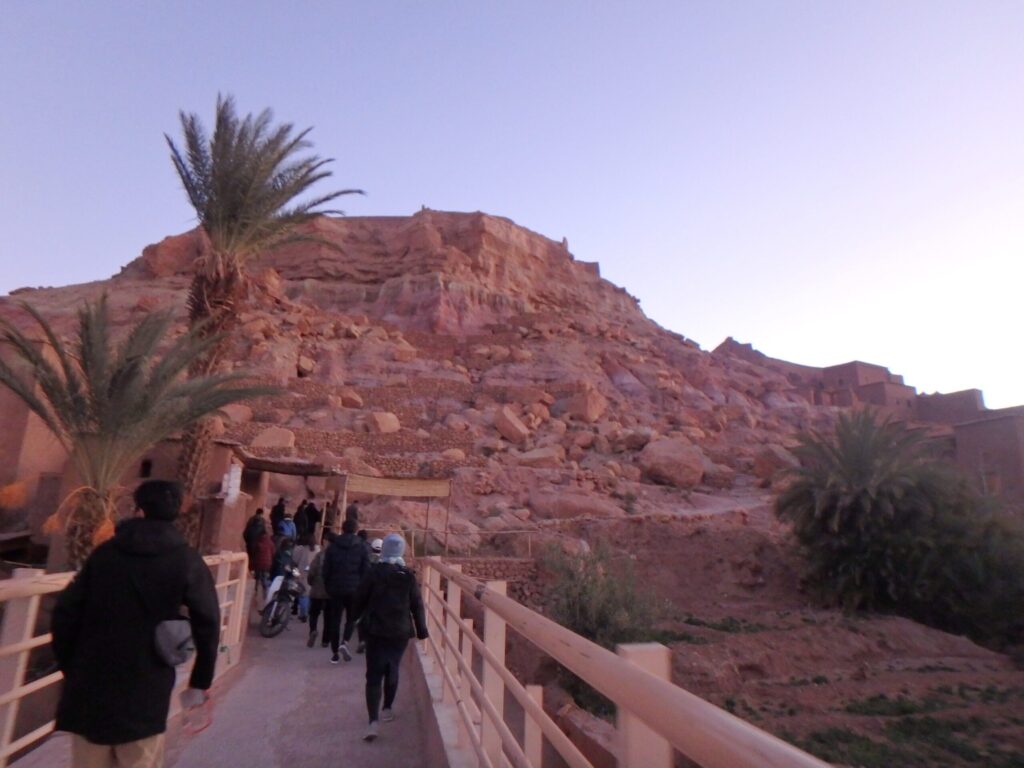 ait ben haddou entrance bridge morocco アイトベンハドゥ 橋 観光入口